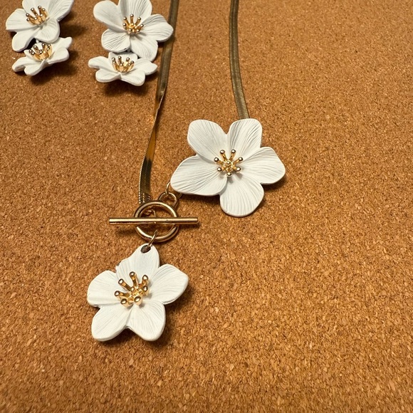 Fun Floral Set - Picture 3 of 4